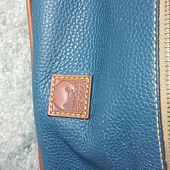Dooney and Bourke crossbody small - Picture 6 of 6